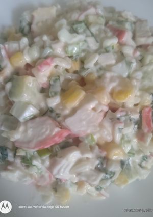 Салат з крабовими паличками та рисом