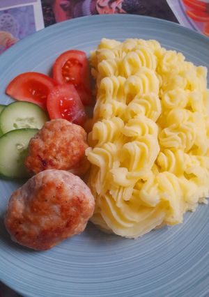 Шовкове картопляне пюре з котлетами