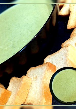 Шпинатний суп-пюре з крем-сиром