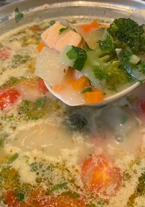 Вершковий суп з червоною рибою