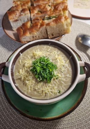 Вершковий грибний крем суп з пармезаном