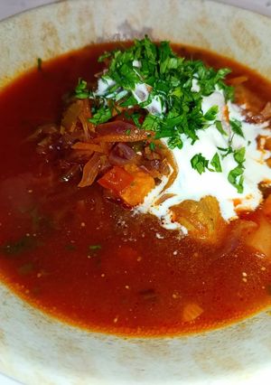 Борщ з бататом та курячим окорочком в мультиварці