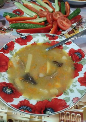 Грибний суп з сушених грибів та морожених білих грибів