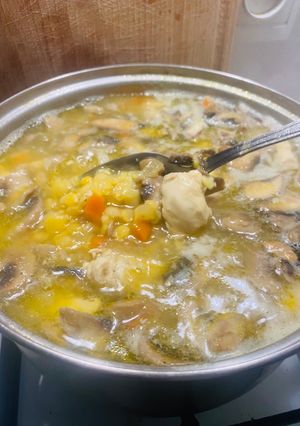 Гороховий суп з курячим філе та шампіньйонами
