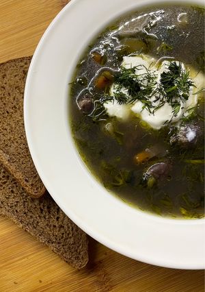 Зупа з квасолею на курячих серцях