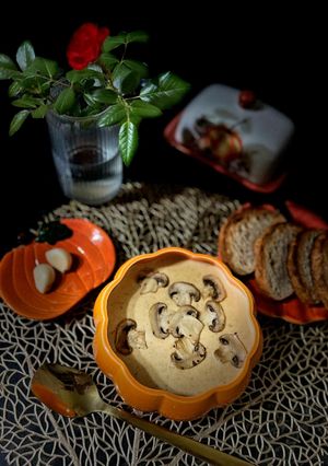 Крем суп з шампіньйонів та овочами