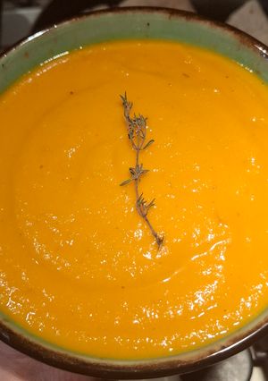 Крем суп з печених овочів з молоком і тим'яном