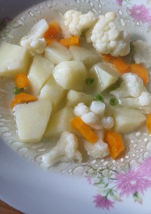 Літній суп з молодої городини