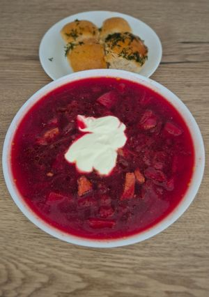 Класичний борщ з телячими ребрами