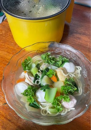 Овочевий суп з куркою та мітболами по азійськи