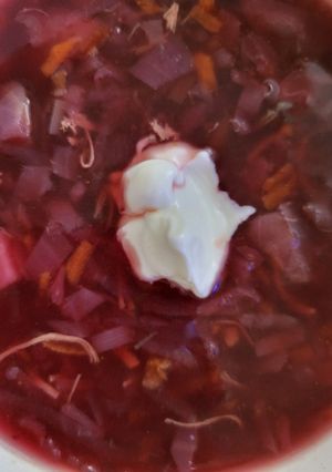 Незвичайний борщ з синьою капустою і куркою