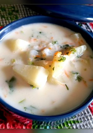 Рисовий суп з плавленим сирком і шпинатом