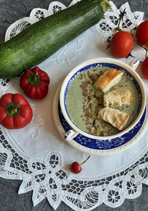 Суп - пюре з броколі, кабачків та шпинату