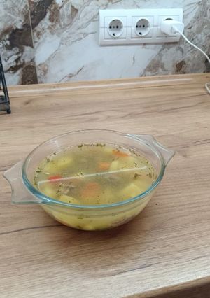 Суп з м'ясом і вареним яйцем