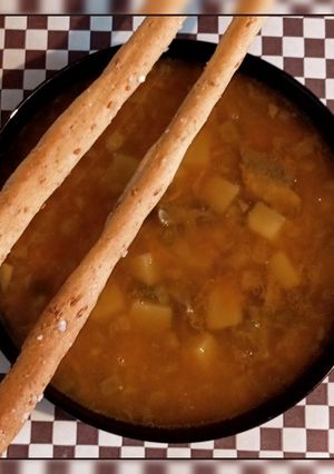 Суп з білими грибами і сочевицею