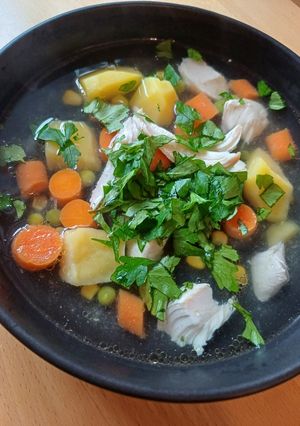 Суп з куркою та овочами