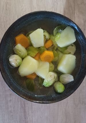 Суп з брюссельською капустою і морквою