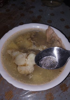 Суп з хребтами червоної риби і рибою бротолою