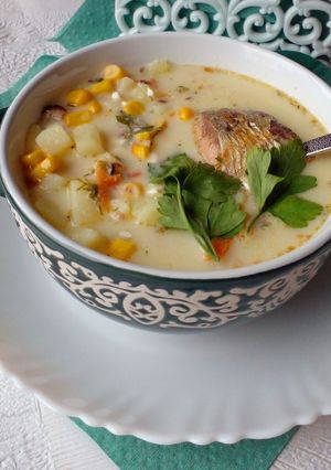 Суп з сардинами, кукурудзою і плавленим сиром