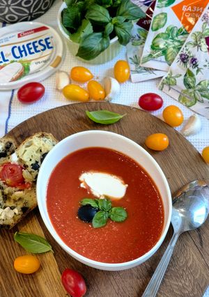 Томатний суп із запечених овочів по-середземноморськи