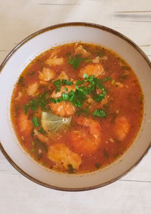 Томатний суп із морепродуктами
