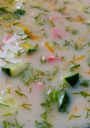 Холодний суп з огірком