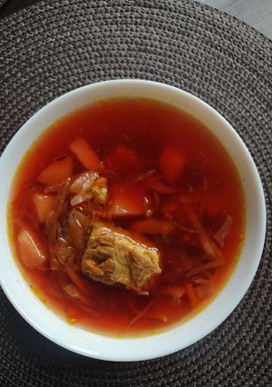 Український червоний борщ зі свинячими ребрами