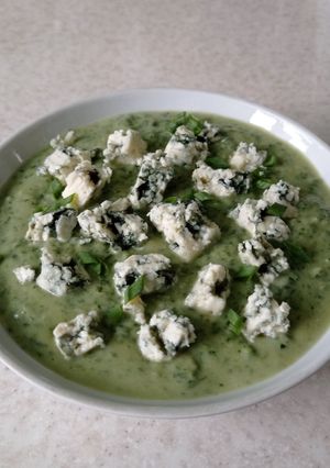 Шпинатний крем-суп з блакитним сиром