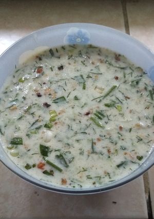 Холодний суп з огірків і зелені