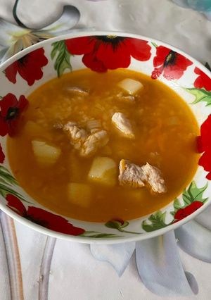 Томатный суп со свининой и рисом