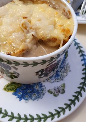 Французький цибулевий суп з сиром