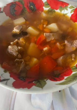 Томатный суп с курицей, фасолью и овощами