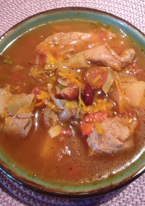 Борщ з болгарським перцем та свіжими томатами