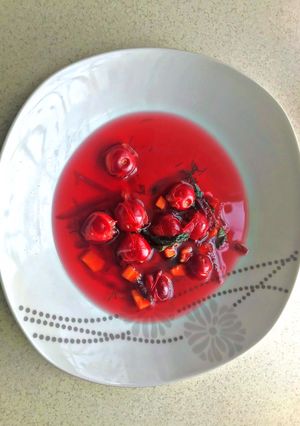 Борщ з вишнями