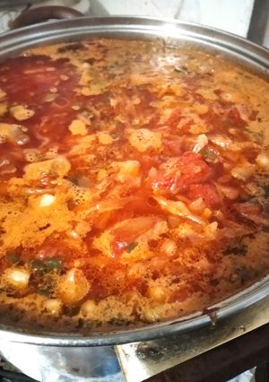 Борщ з молодою квасолею та помідорами