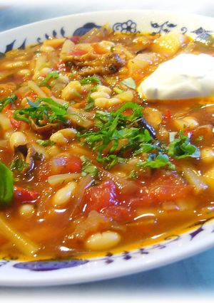 Борщ с баклажанами и фасолью