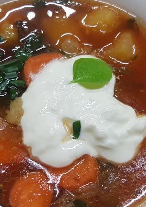 Молодий борщик з мікрозеленню