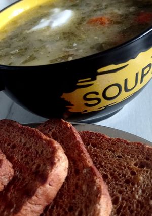 Зелений борщ з квасолею