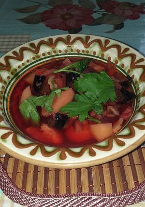 Постный борщ с черносливом