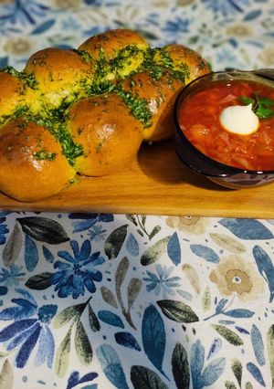 Смачний український борщ з пампушками