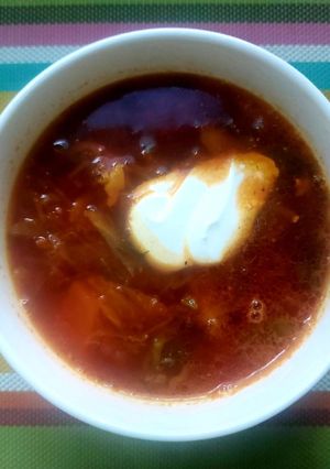 Український борщ з куркою та квасолею