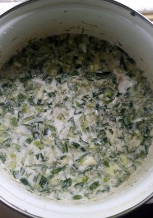 Овочева окрошка на сметані та мінеральній воді