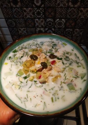 Кришево (окрошка) на айрані з куркою та редискою