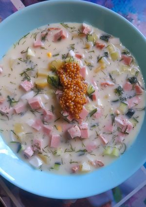 Пряна окрошка на кефірі та мінералці