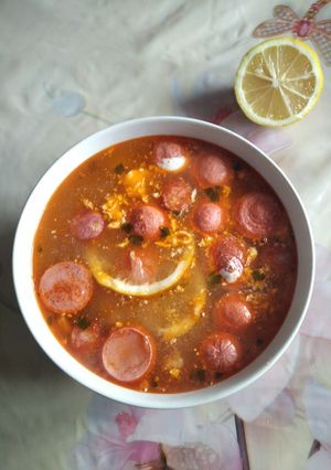 Солянка збірна м'ясна з квашеними огірками і лимоном