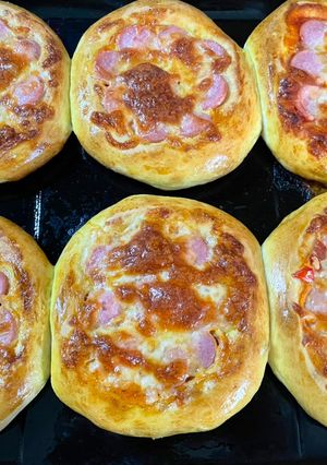 Міні-піца з сосисками та сиром