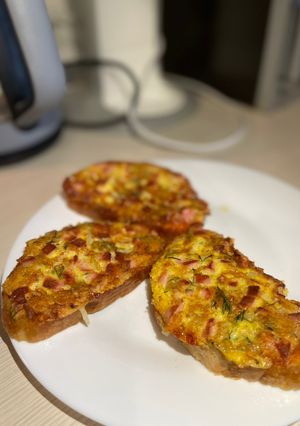 Любимая мини пицца на хлебе с сыром