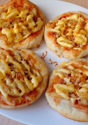 Міні піцци з індичкою і ананасом