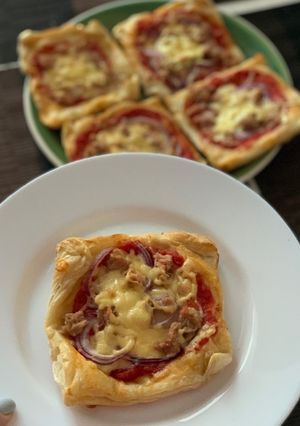 Мини пицца с тунцом