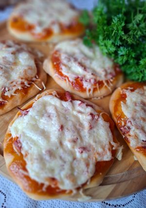 Міні піца як зі шкільної їдальні